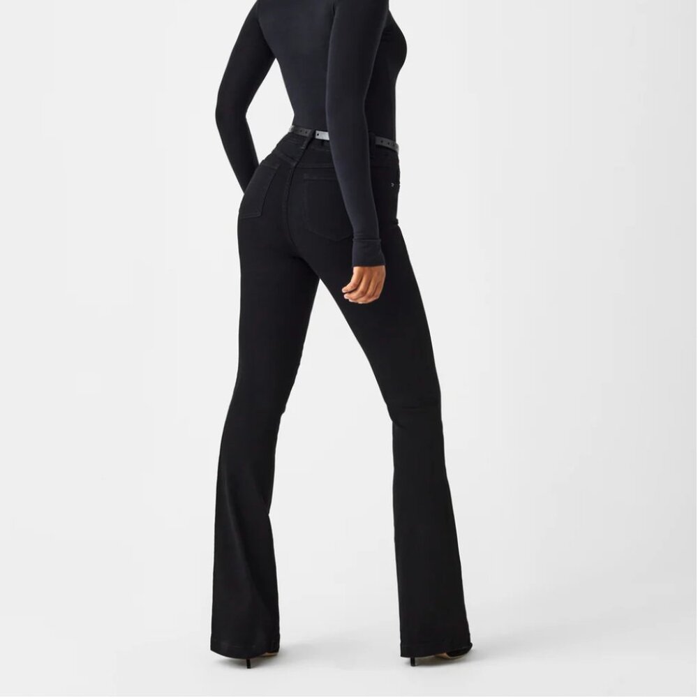 Brand New, Never WornSPANXshape™ EveryWear Flare Jeans (L)